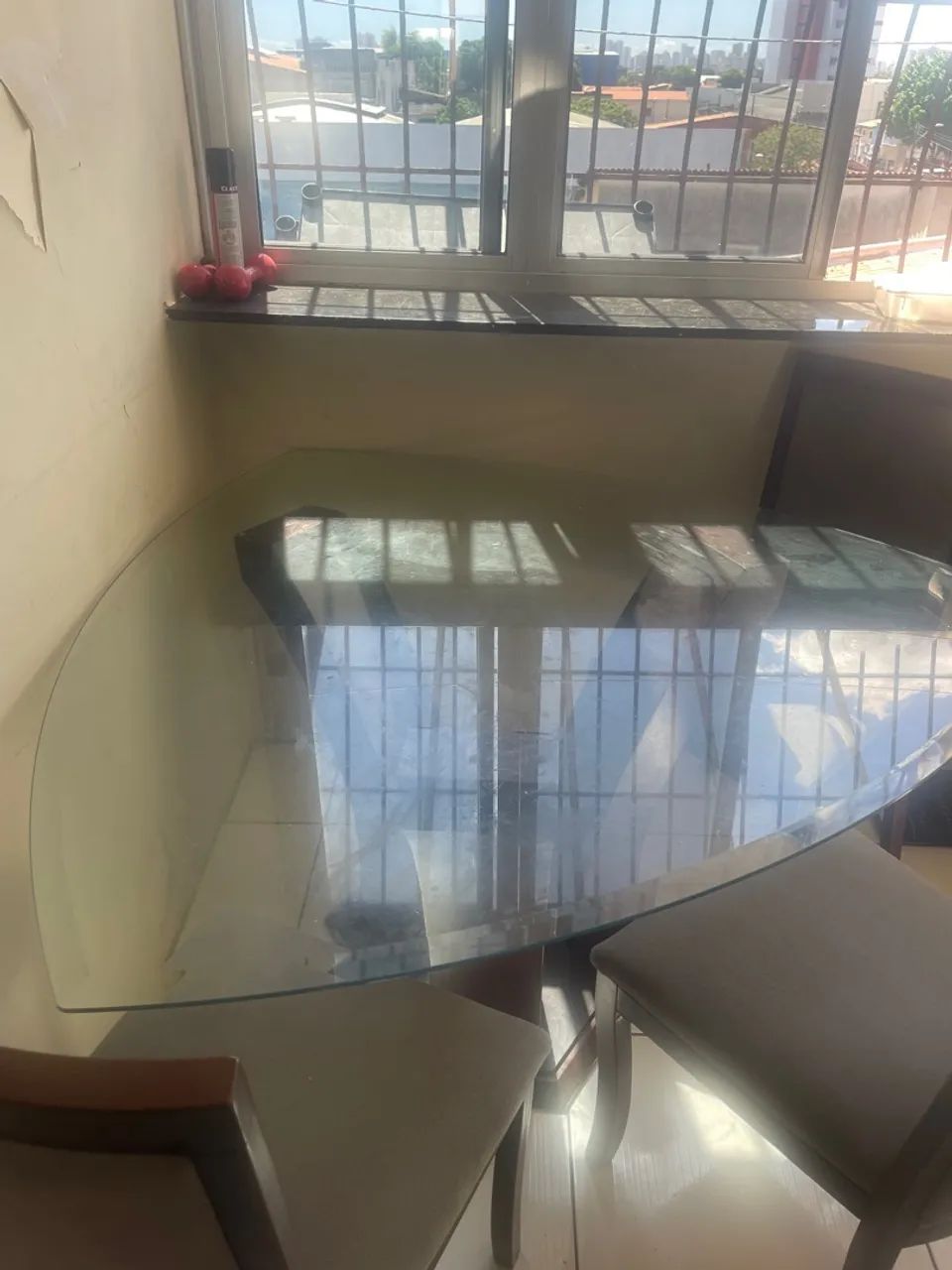 Mesa de jantar com tampo de vidro - Foto 3