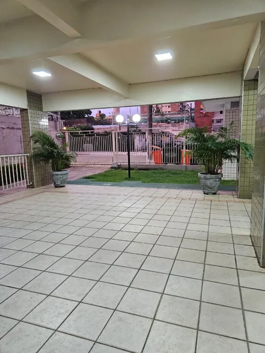 Excelente Apto no ED. PIATÃ 3,/4 (sendo 2 suítes) e 2 vagas de garagem