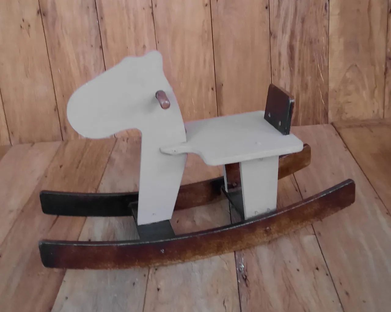 Cavalo de Balanço de Madeira
