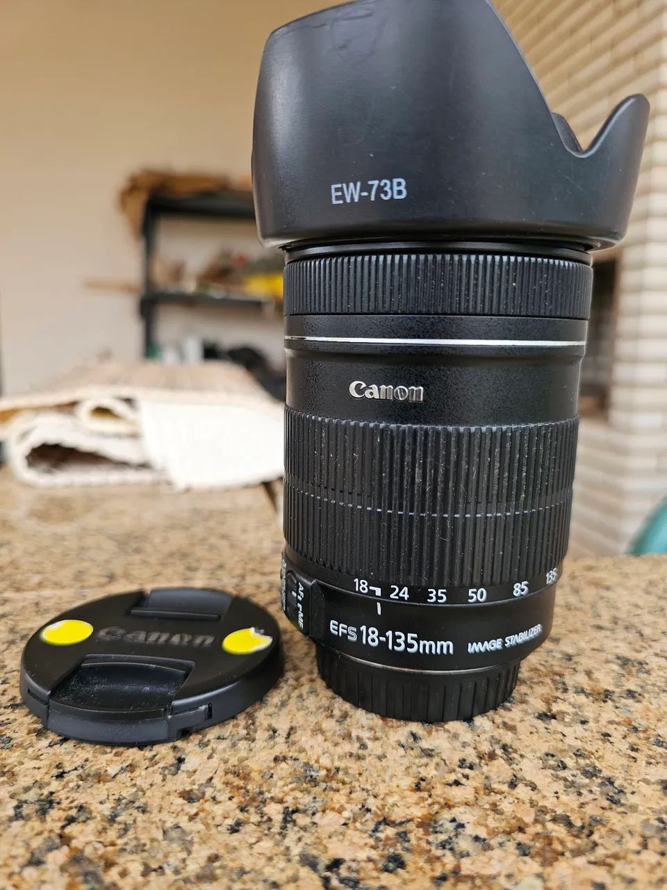 Lente Canon EF-S 18-135mm IS em excelente estado 