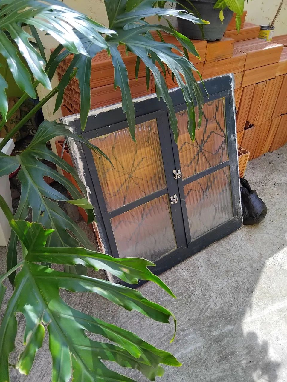 Janela Antiga com Vidro Trabalhado