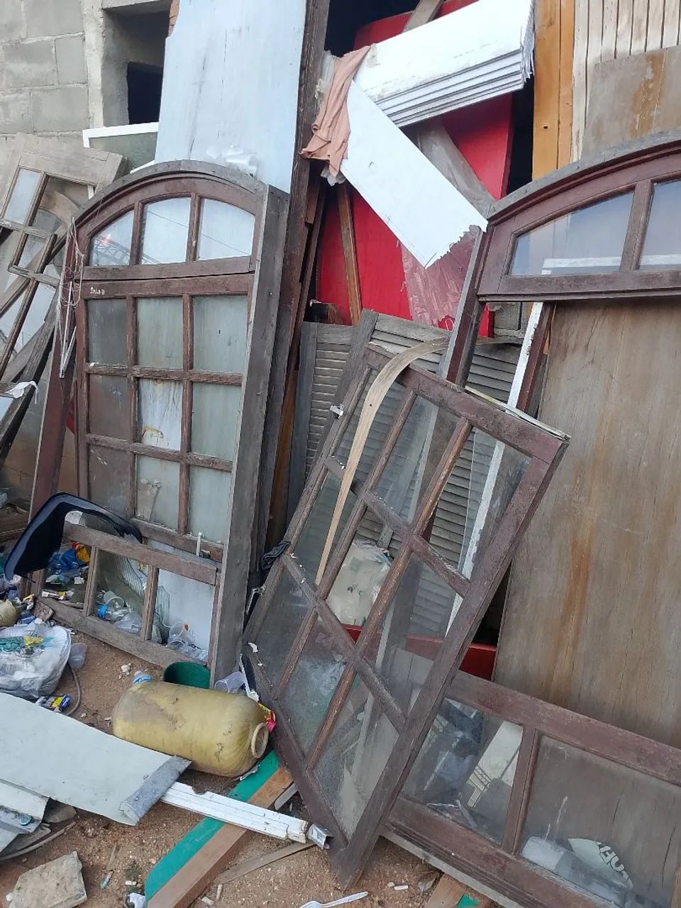 Selling solid wood window64872652375811122