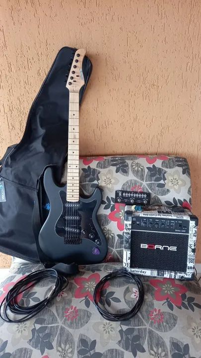 Guitarra Elétrica + Amplificador Borne + Pedal Cuvave