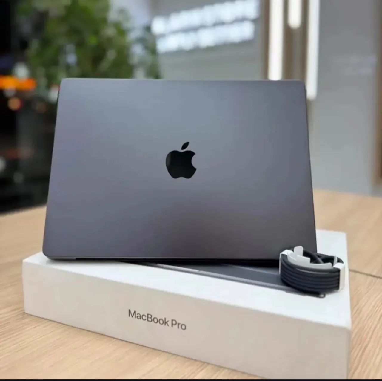 Promoção MacBook M3 Pro 16.2 36GB/ 512SSD