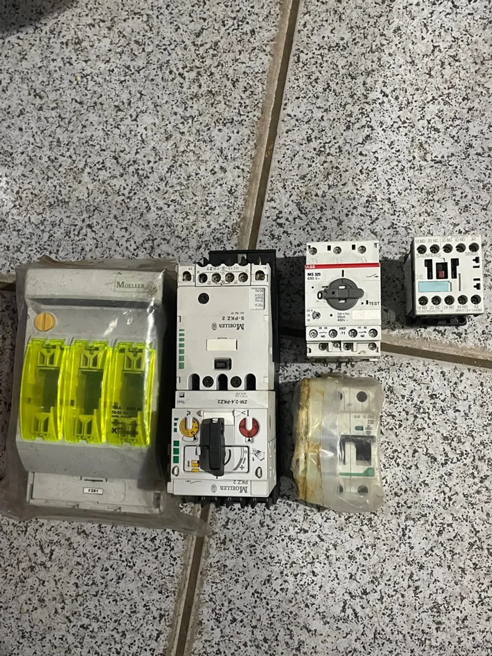 Disjuntores, Fusíveis, Contator e Chave de Partida Moeller e ABB