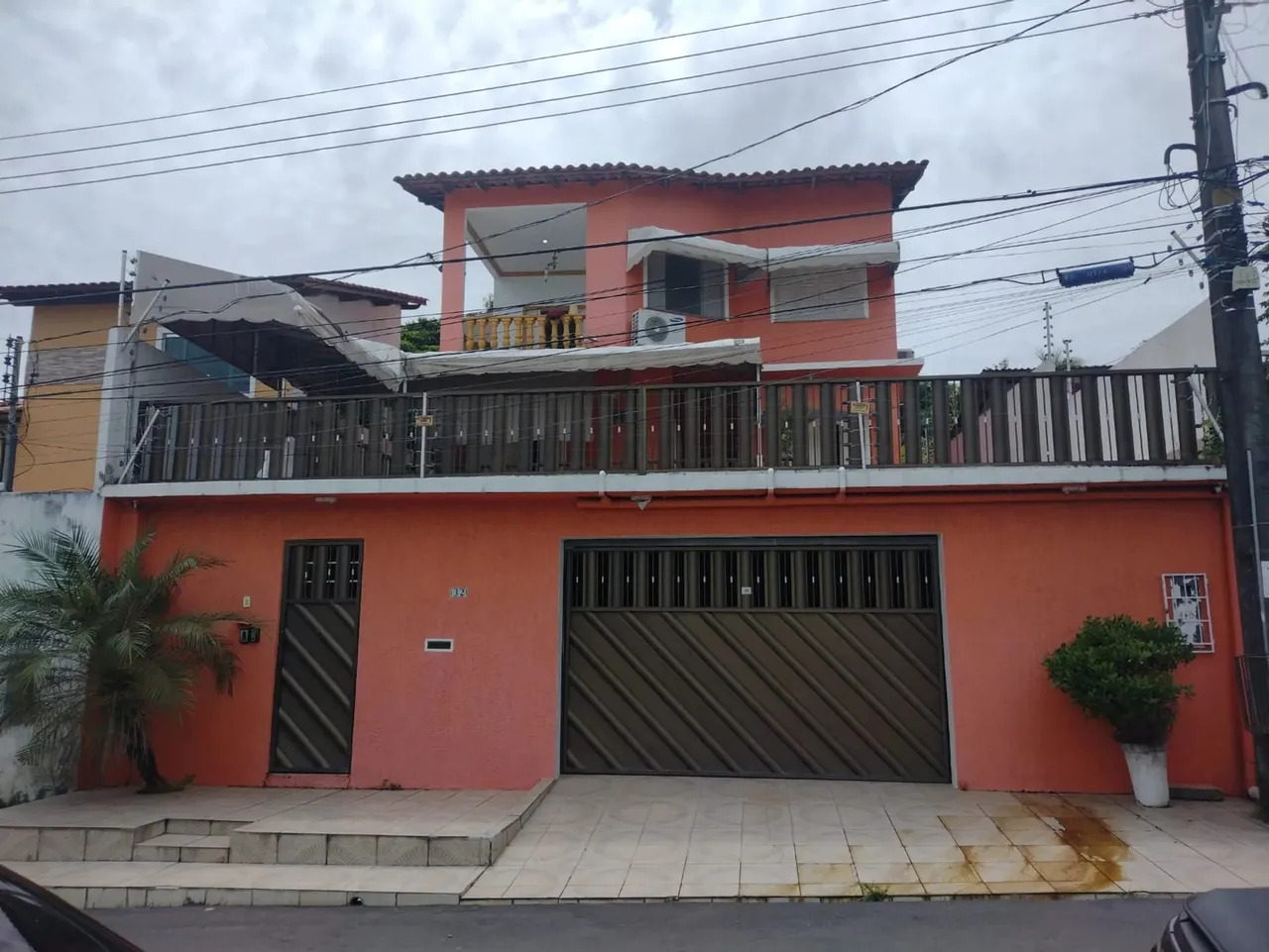 VENDO LINDA CASA no Parque 10 - 05 qts - 02 suítes - estilo sobrado -ÓTIMA LOCALIZAÇÃO