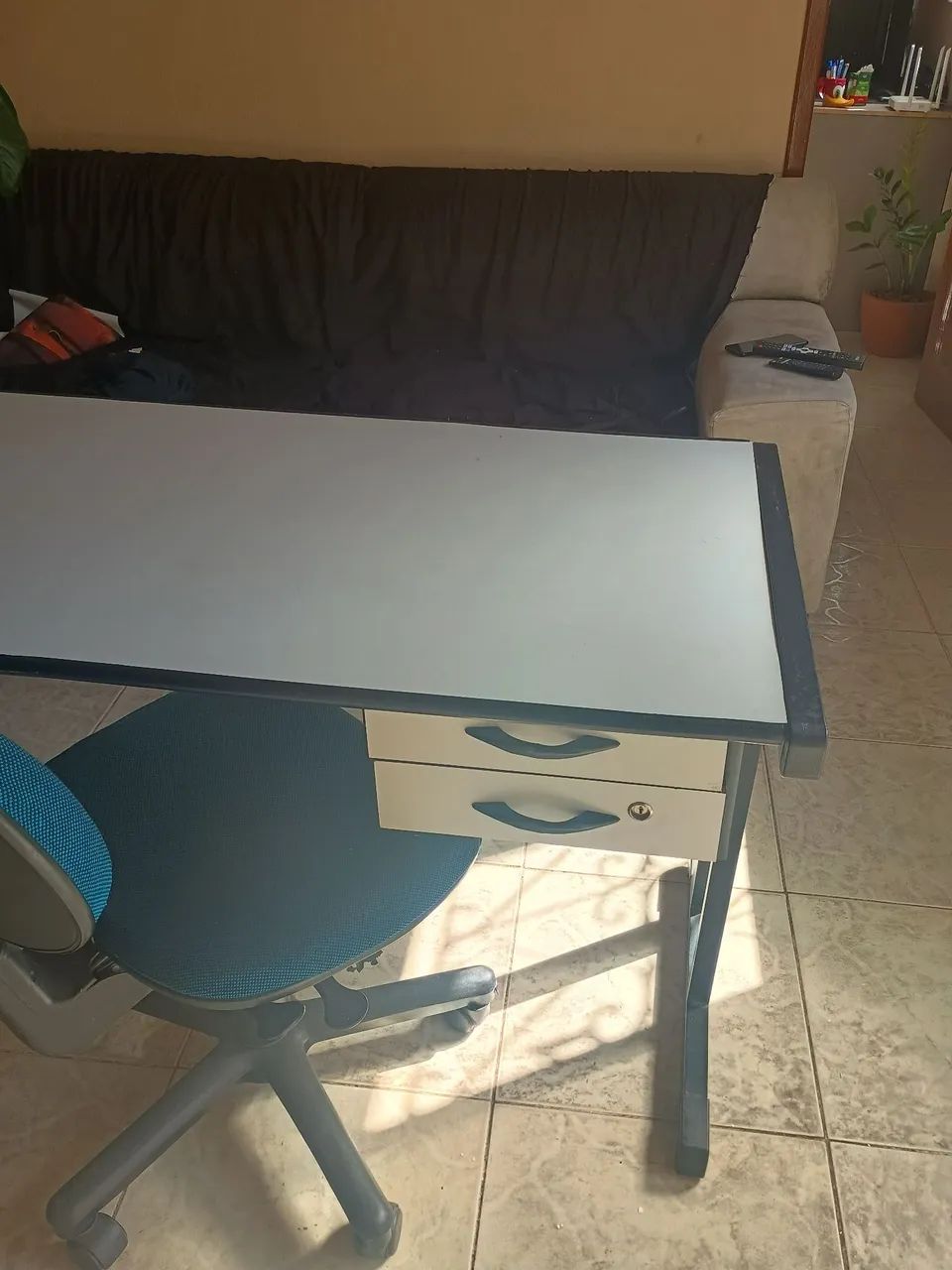 Mesa e cadeira escritório  - Foto 3