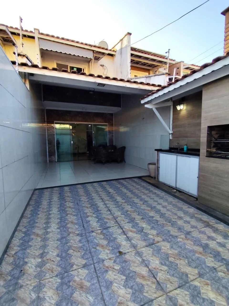 Casa duplex com 3 suítes e deck na Maraponga