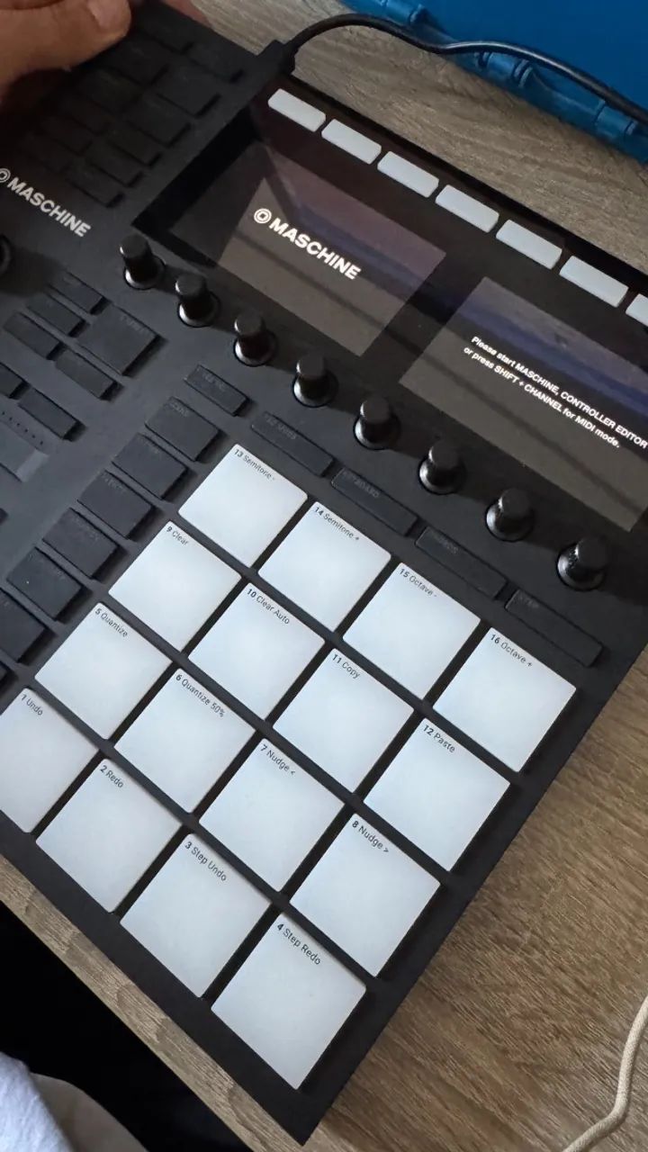 Maschine MK3 native instruments controladora - Instrumentos