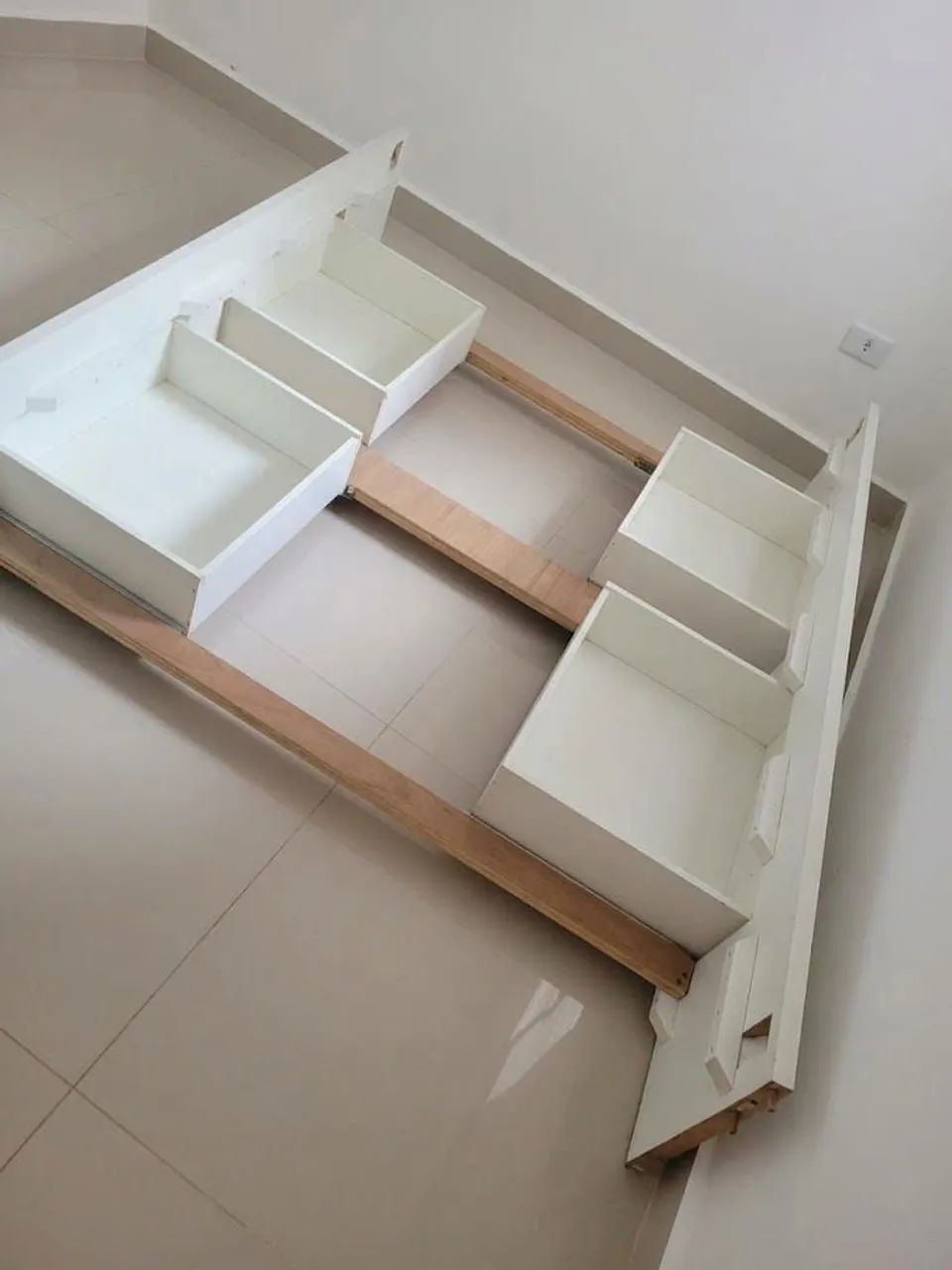 Cama de casal de madeira com 4 gavetas - Foto 2