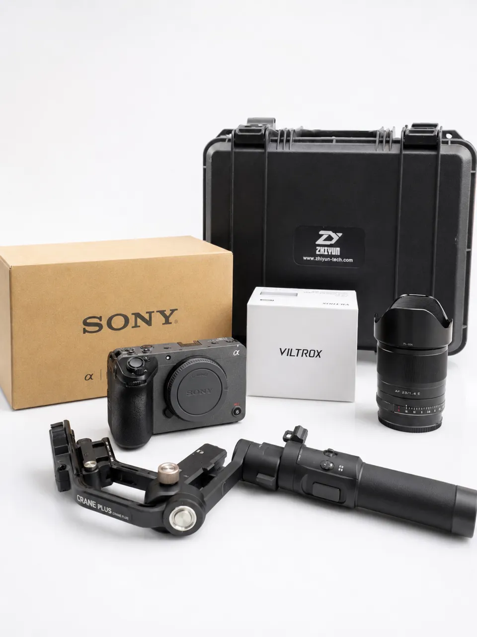 SONY ZV-E10 COM LENTE F4/18-105 ZERADA - Câmeras e Filmadoras