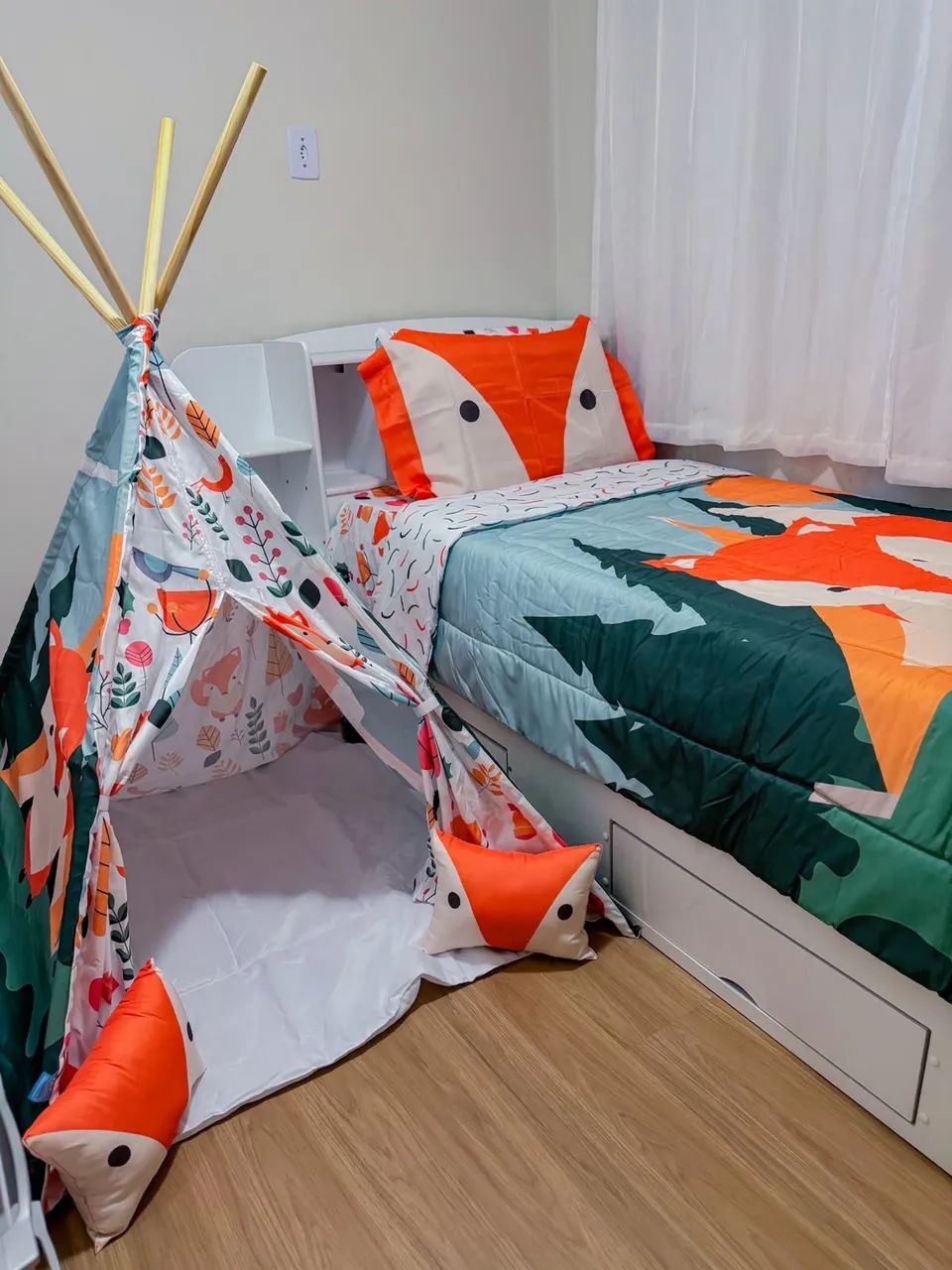 Linda Cama de Casal com Auxiliar e Sapateira 