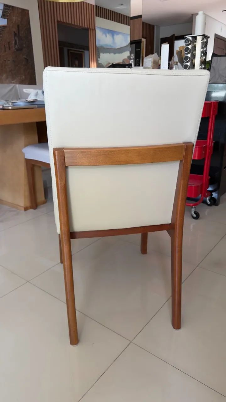 6 Cadeiras de Jantar em Couro Creme e Madeira Maciça | Encosto Matelassê - Foto 3