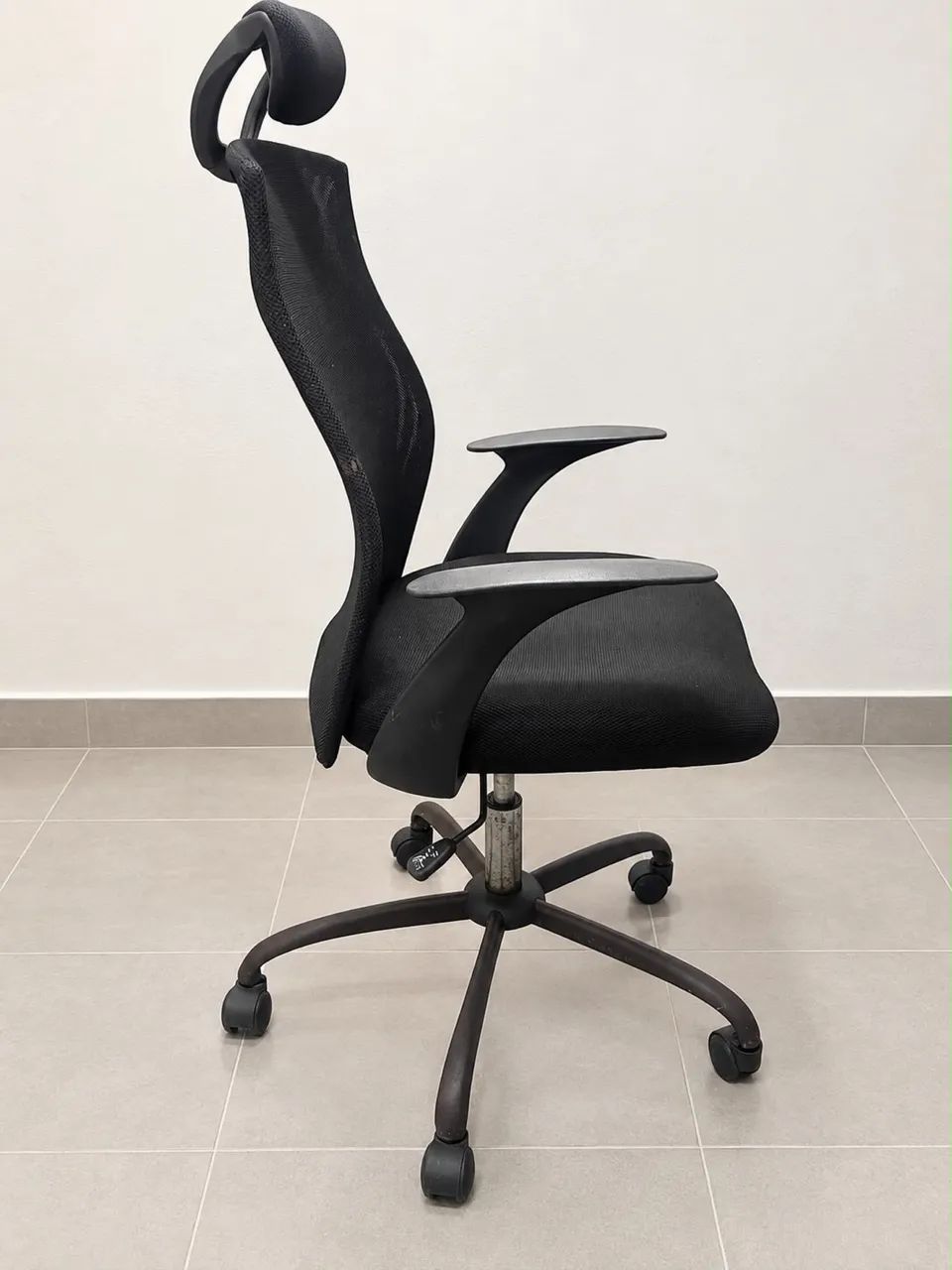 Cadeira Ergonômica de Escritório com Encosto em Tela e Apoio de Cabeça - Foto 2