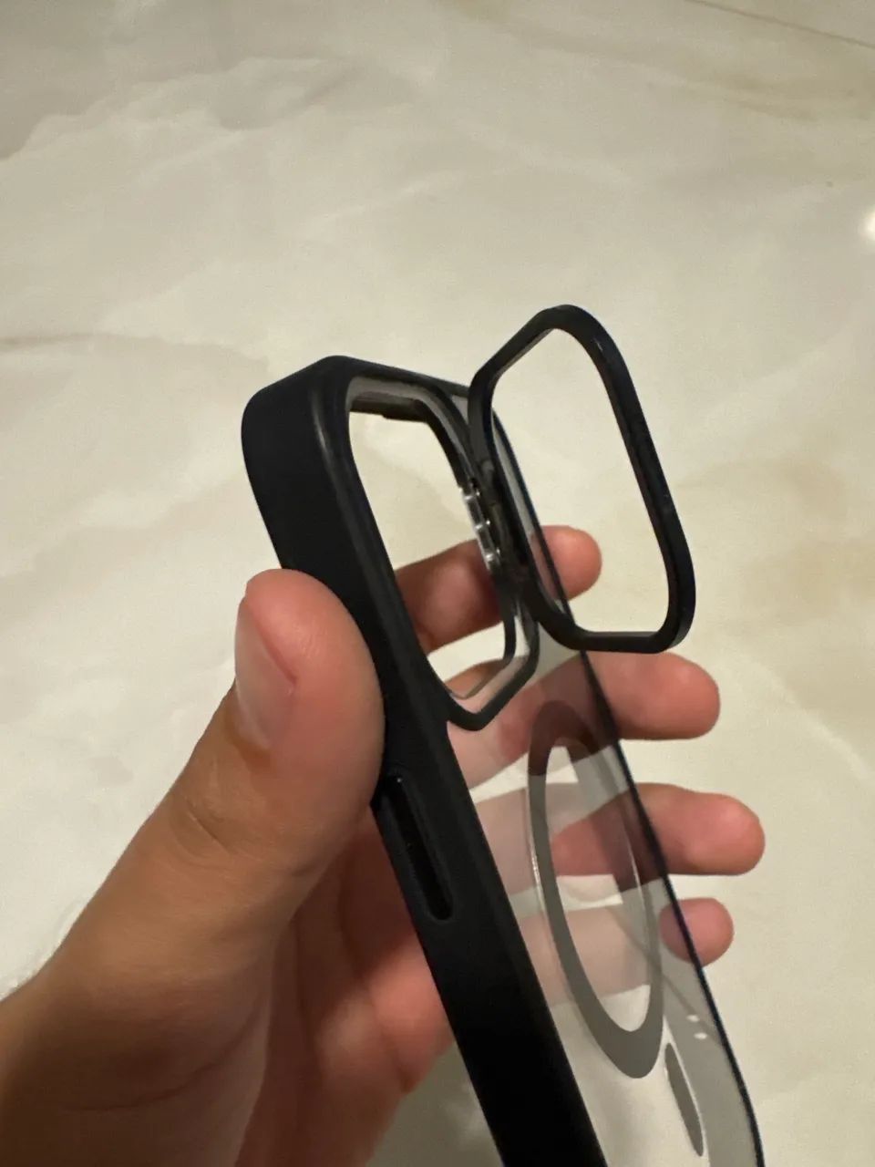Capa iPhone 15 Pro Max preta suporte de vídeo MagSafe e proteção - Foto 2