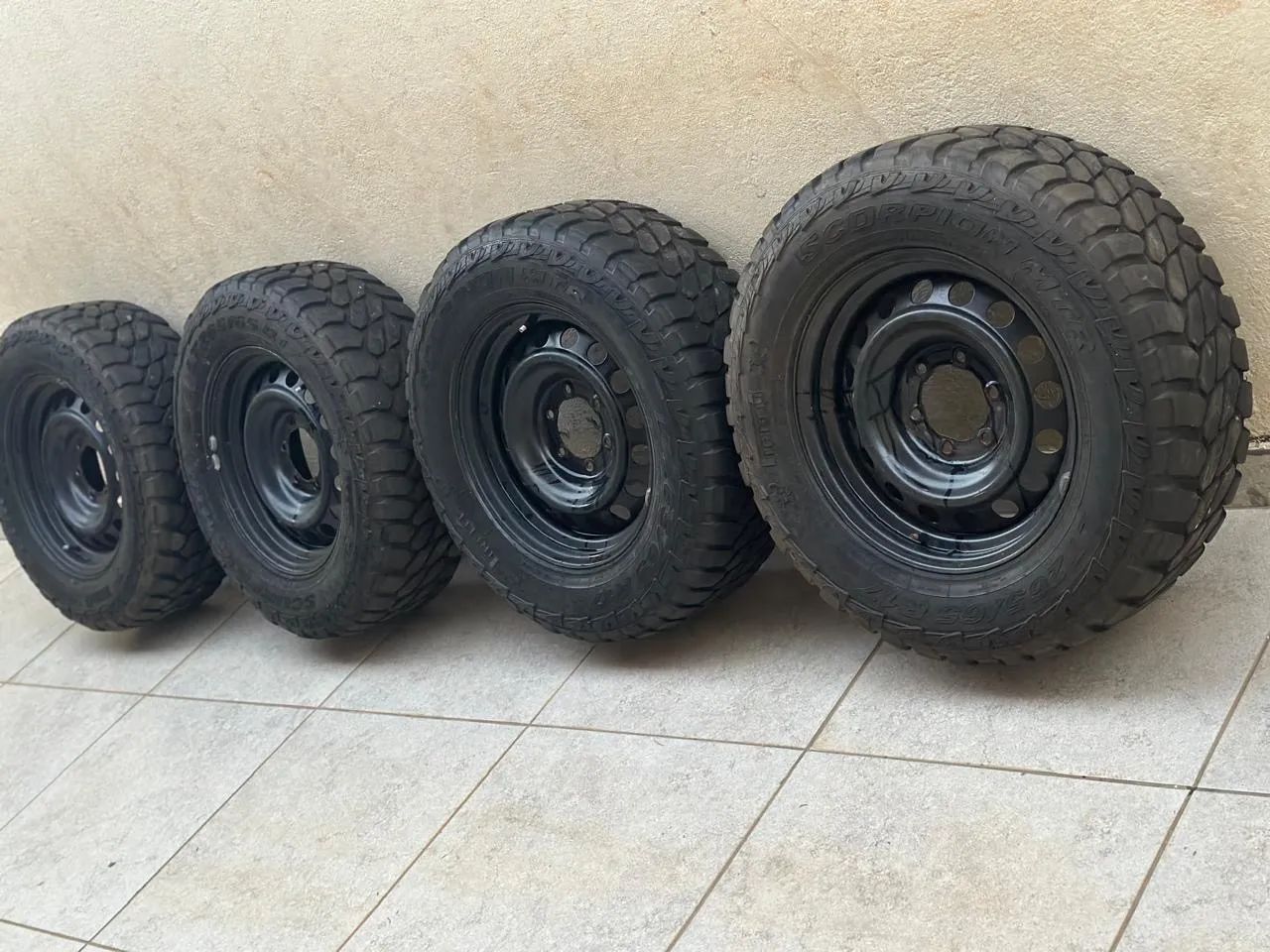 Rodas com pneus da Hilux Aro 17 Com Pneus Bons, Cravudos! - Foto 3