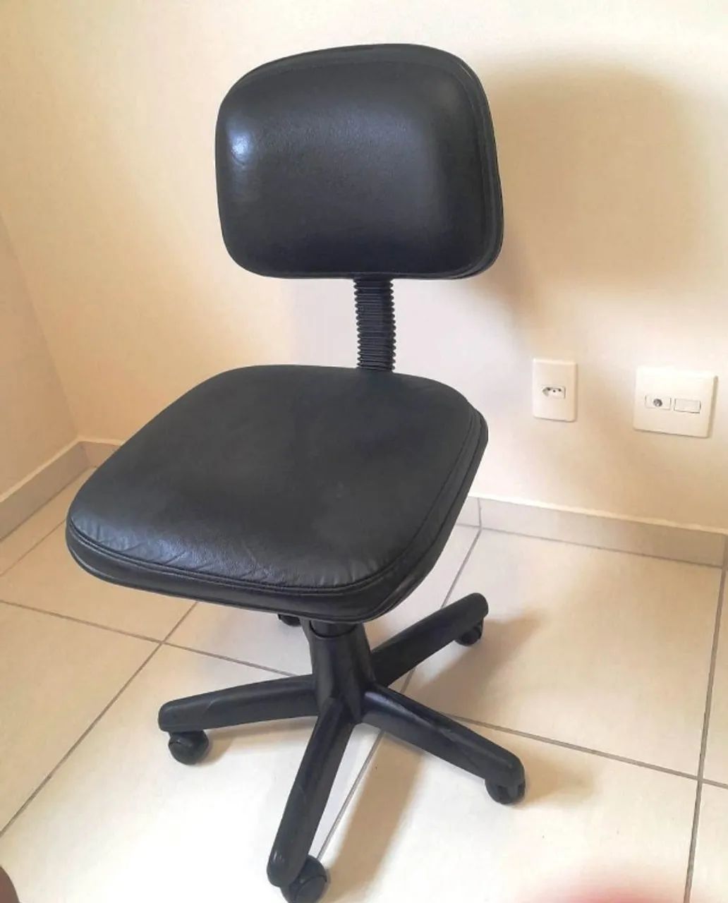 Cadeira de escritorio giratória - estado de nova - Foto 3