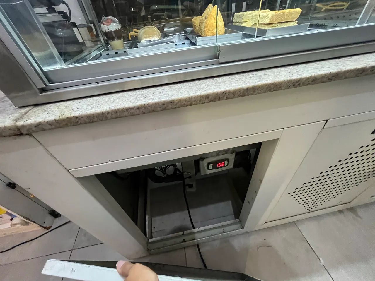 2 VITRINES PARA LANCHONETE ( quente e gelado)  - Foto 5