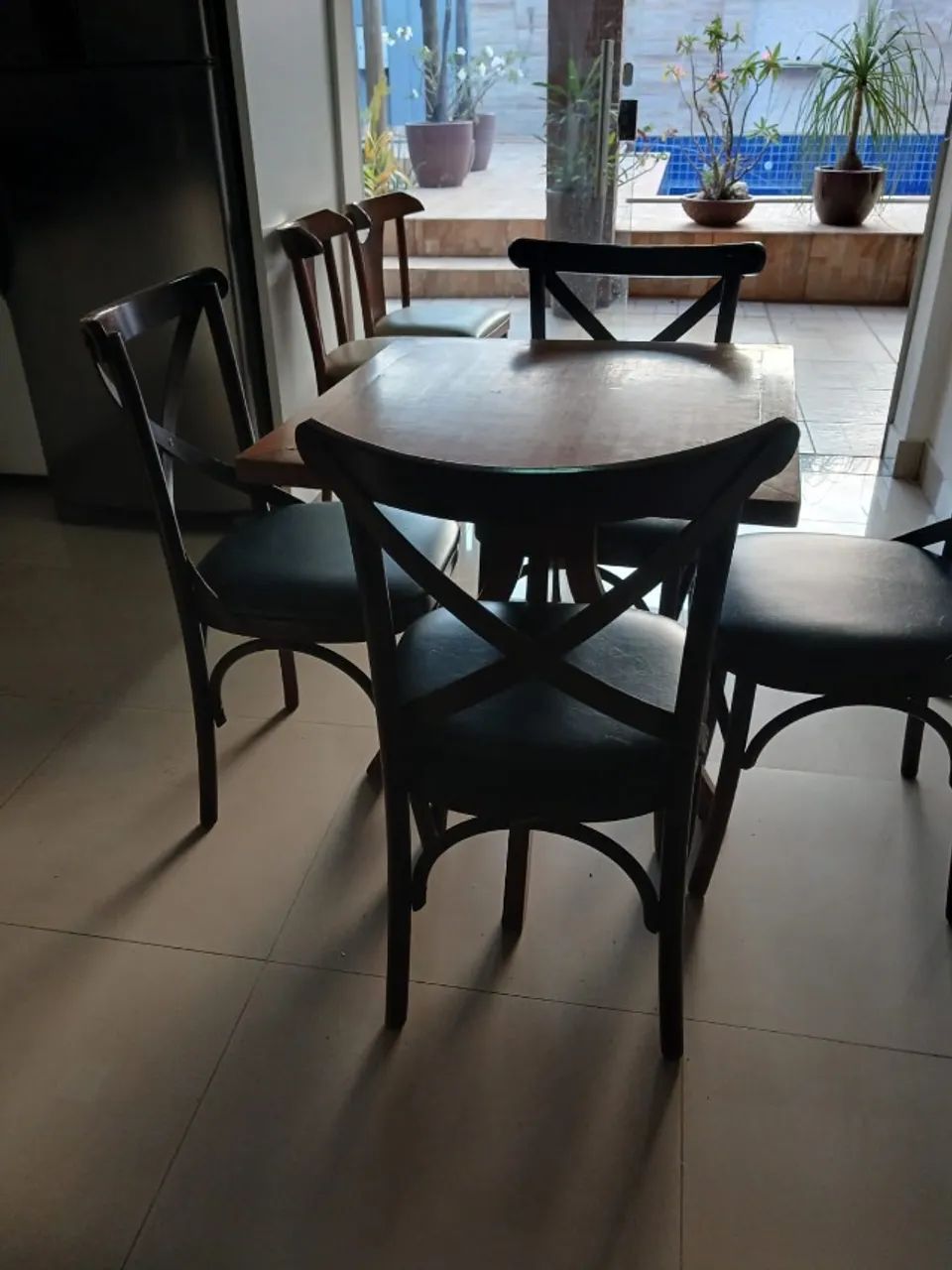 jogo de mesa de madeira com cadeiras  - Foto 2