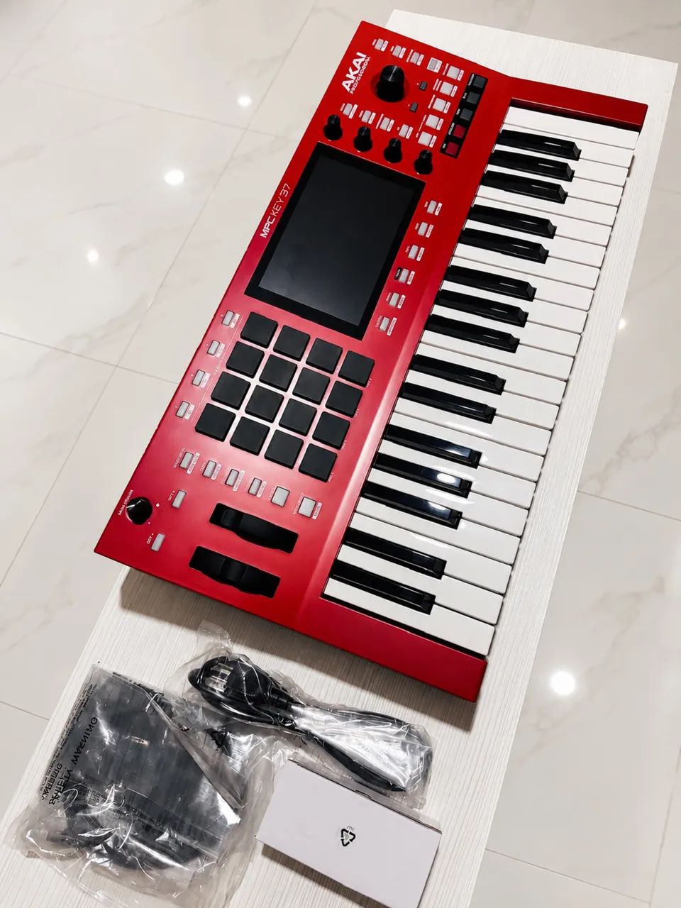 Sintetizador Akai Profissional MPC Key 37 teclas - NOVO! - Foto 2