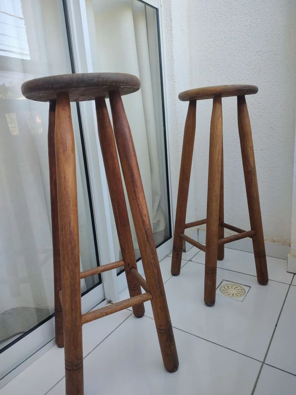 Bancos de madeira 160,00 os dois  - Foto 3