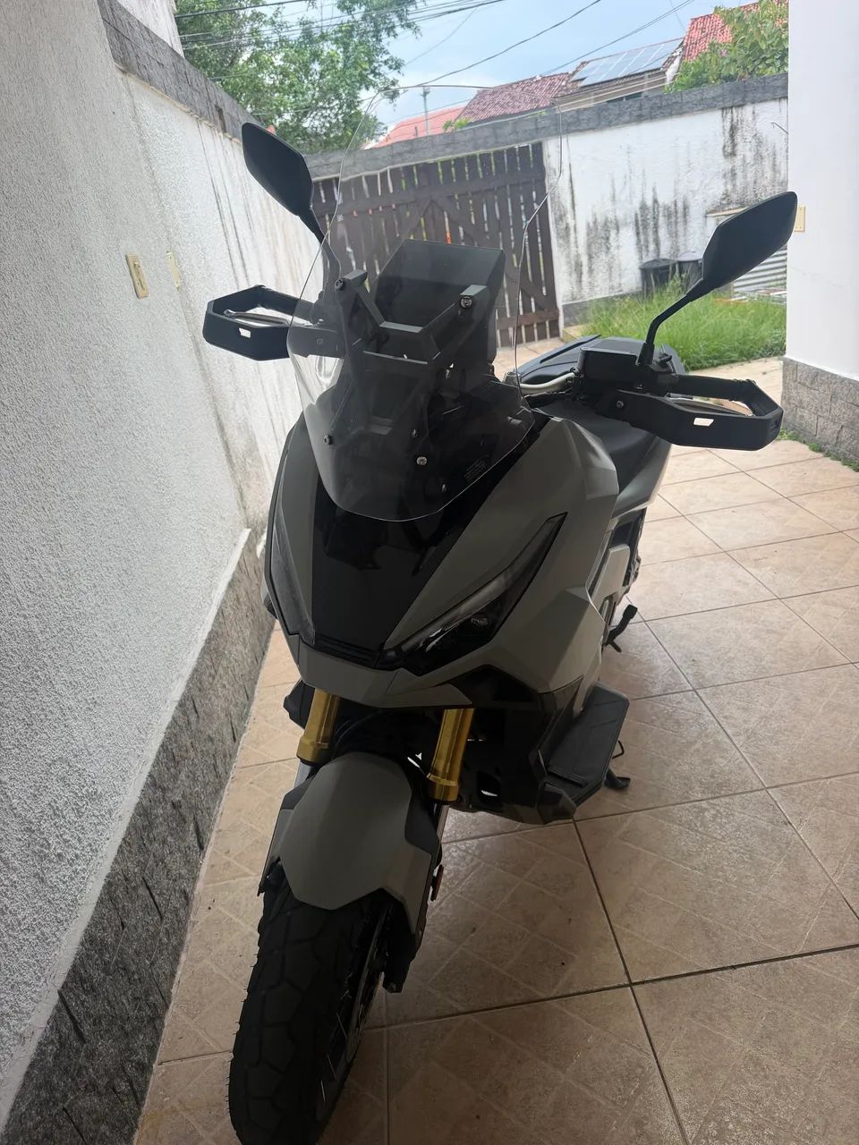 X-adv 750
