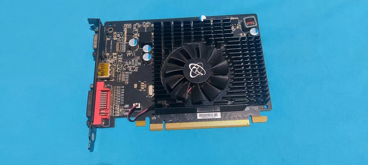 Placa de video Antiga AMD HD6670 2gb