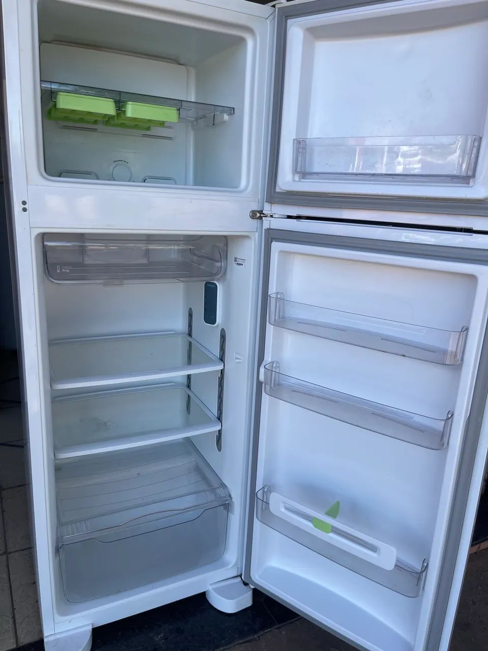 Vendo geladeira bem conservada ! - Foto 5