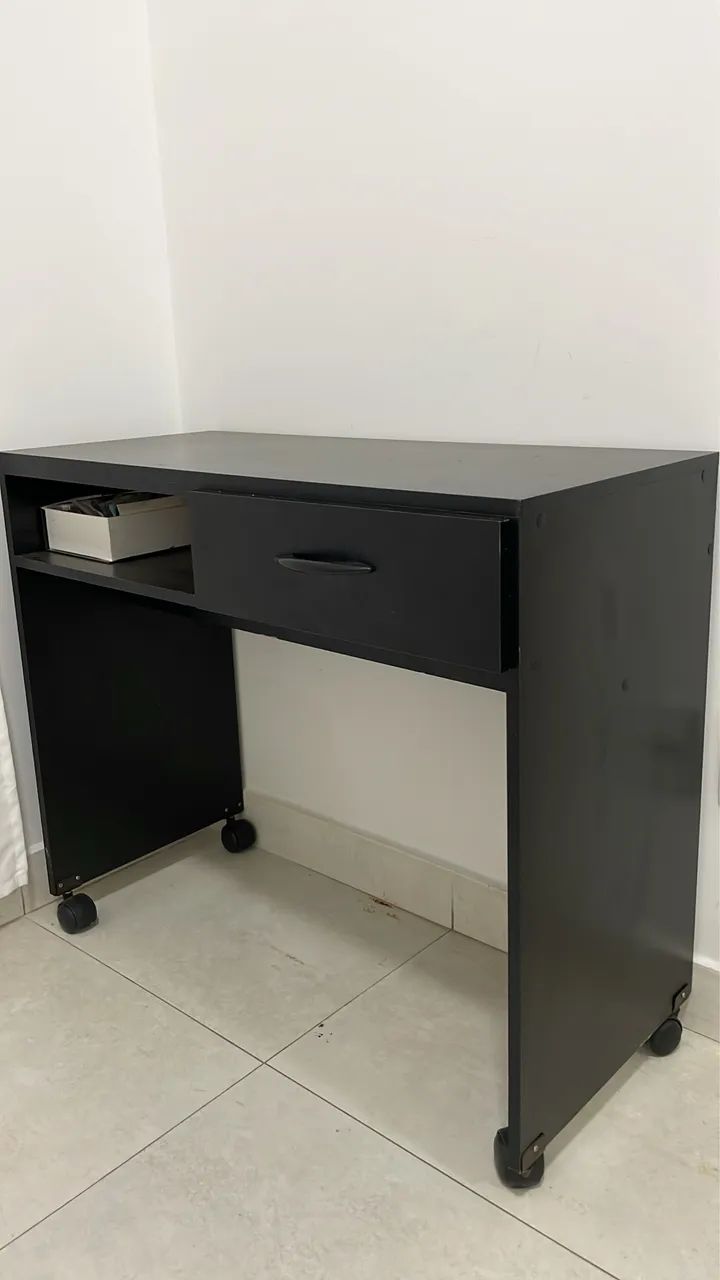 Mesa de unha/ escrivaninha 