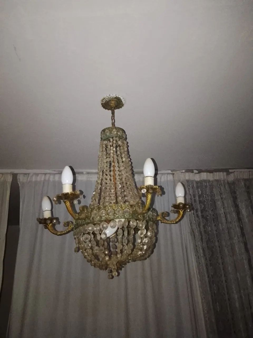Vende-se 2 lustres de sala. 