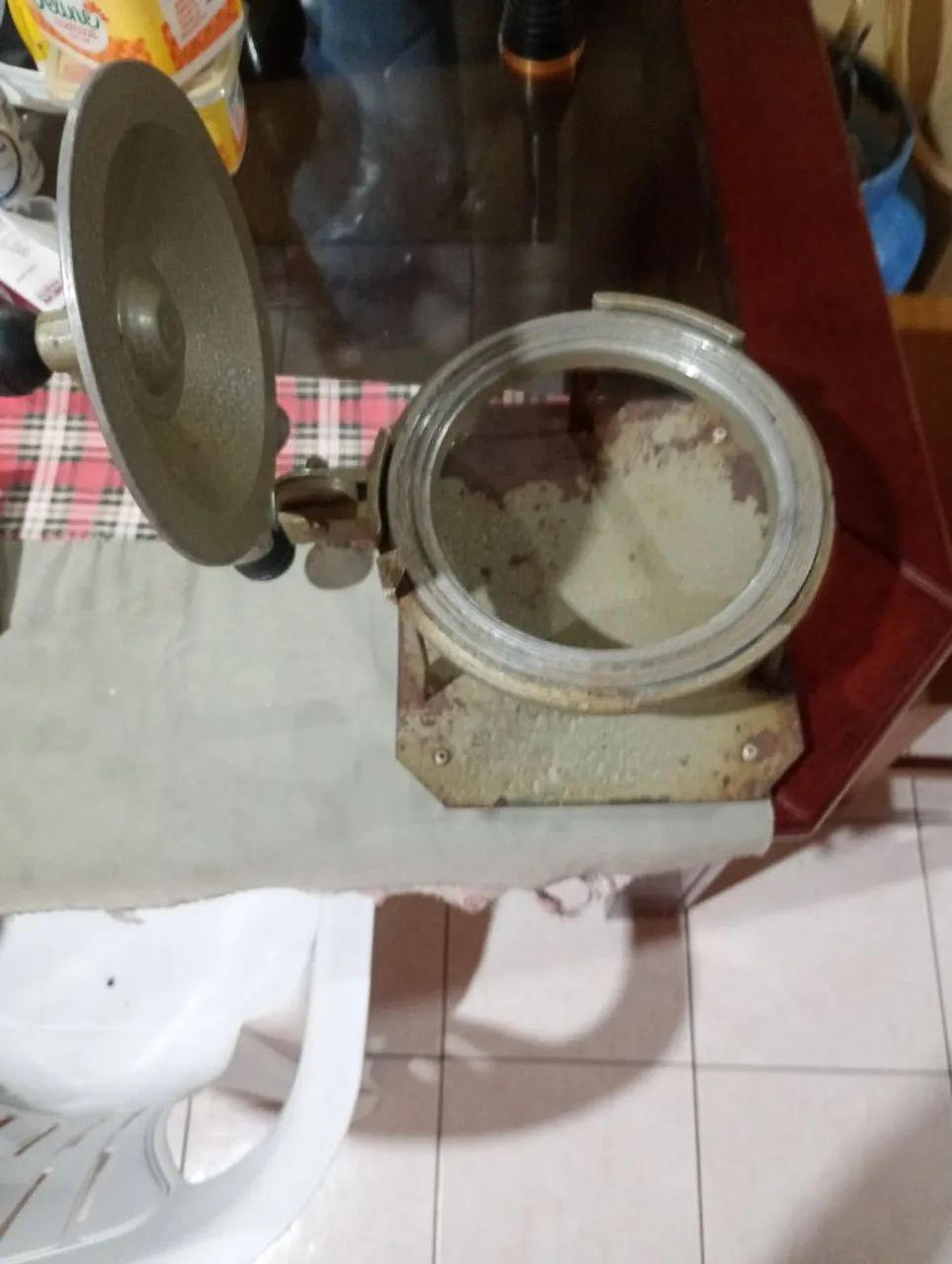 Aparelho de fechar marmita de alumínio 