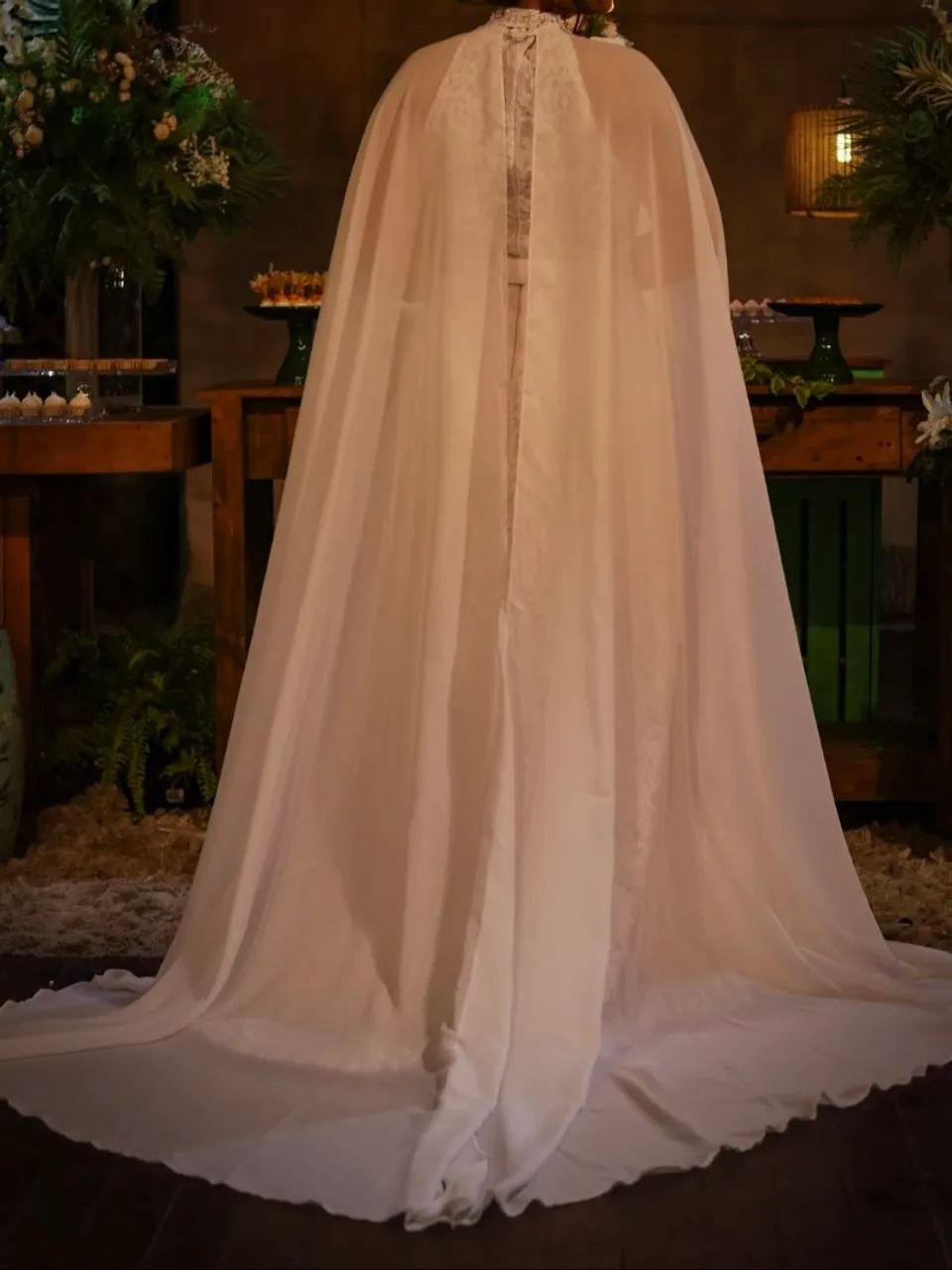 Vestido de noiva (capa e buquê de brinde - Foto 2
