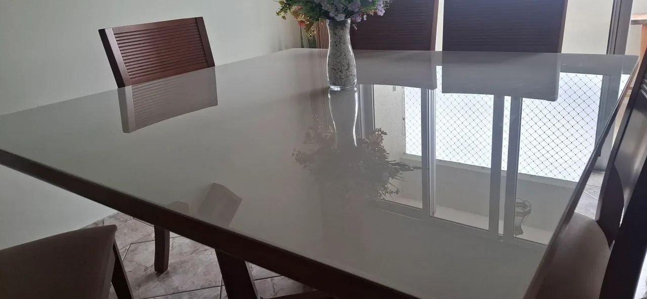 MESA COM 6 CADEIRAS DE MADEIRA MACIÇA - Foto 3