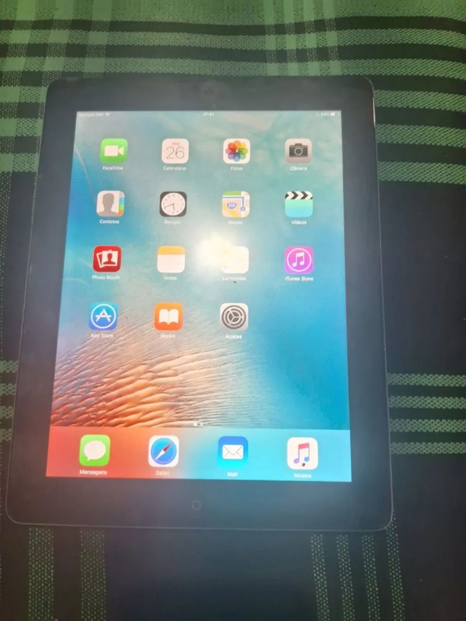 Vende se iPad pra vende logo pega Tudo menos o volume fora isso tá normal 