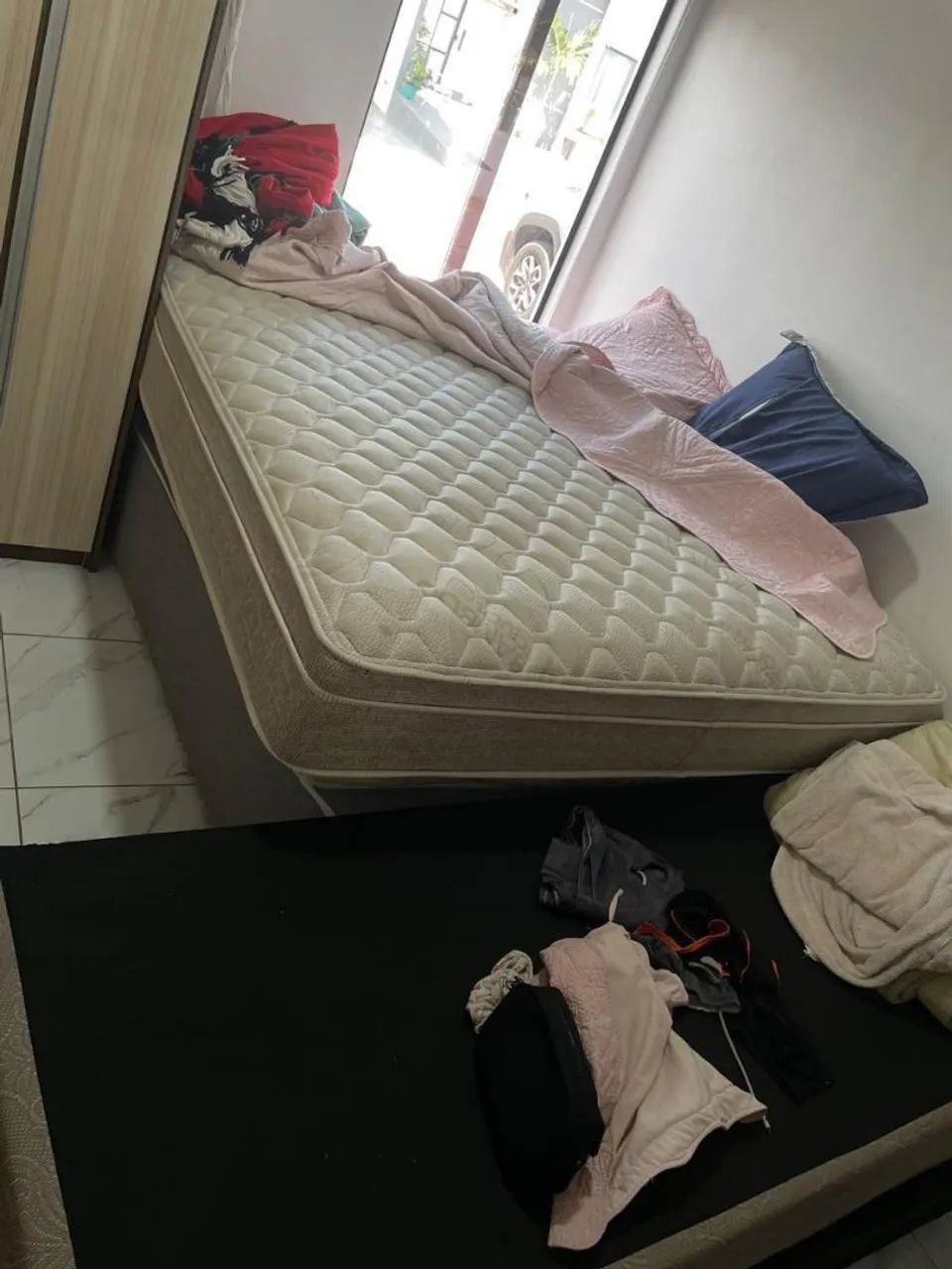 Vendo cama box queen