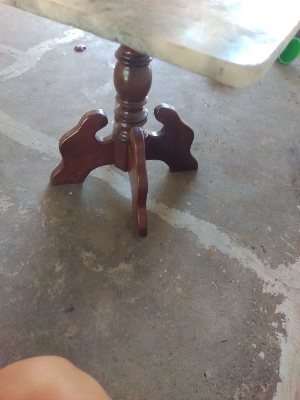 Mesa e cadeiras antigas
