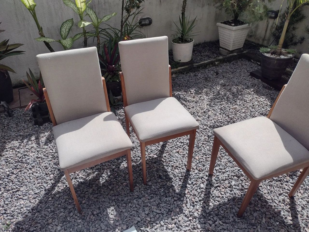 TRÊS CADEIRAS DE SALA - Foto 2