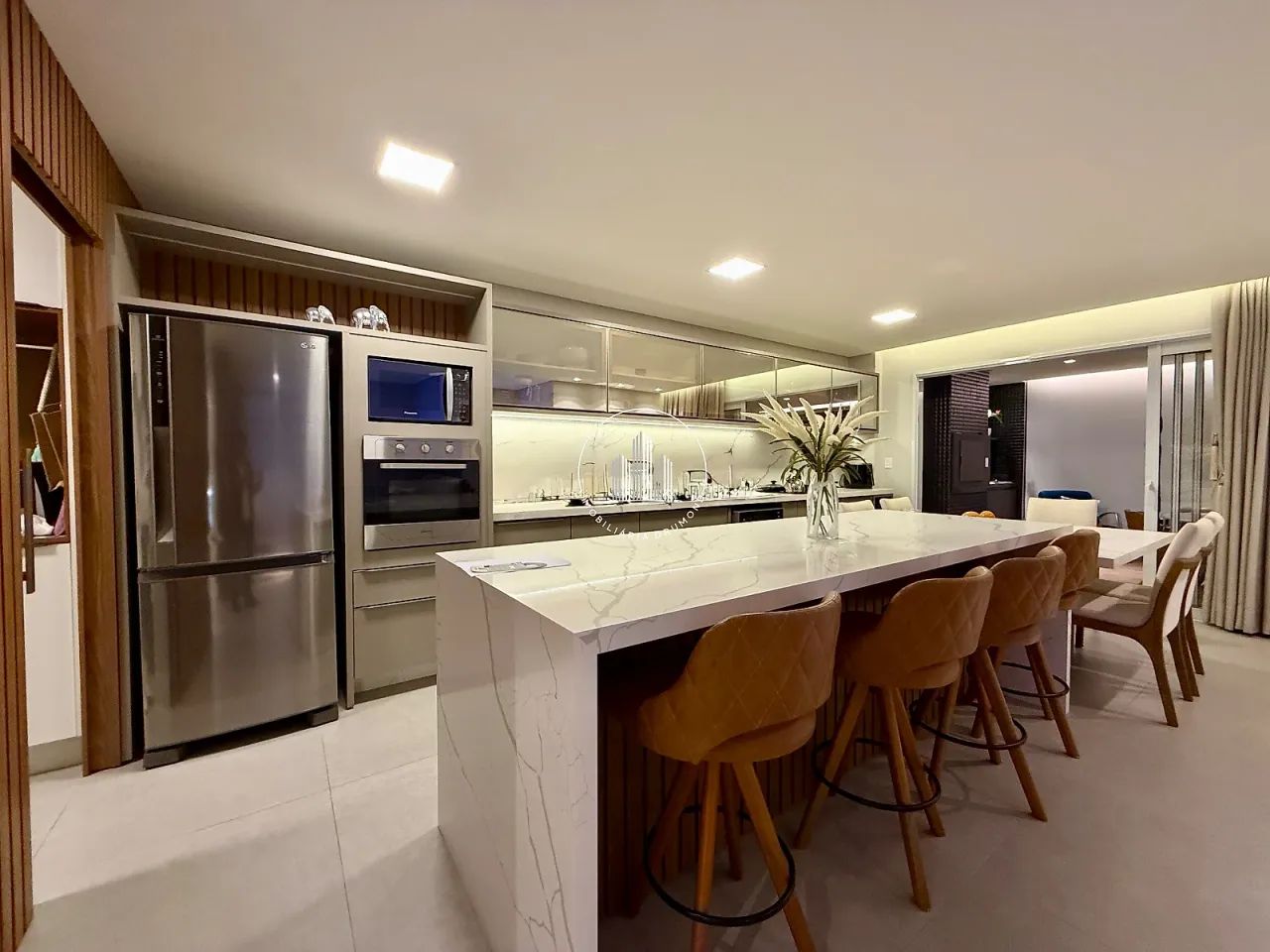 Apartamento 3 Quartos com 3 Suítes e 140m² - Kobrasol - BRN