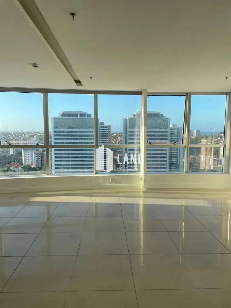 VENDO - SALA RIOMAR - 17º Andar - 63m² - 2 WCs - 1 Vaga de Garagem - Foto 3