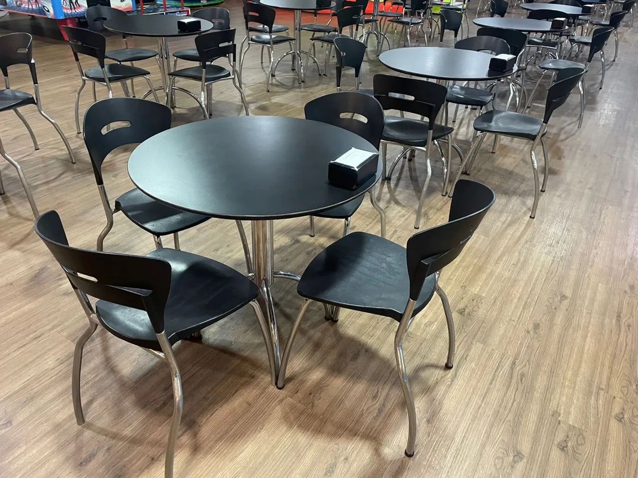 Jogo de mesa com cadeiras - Foto 2