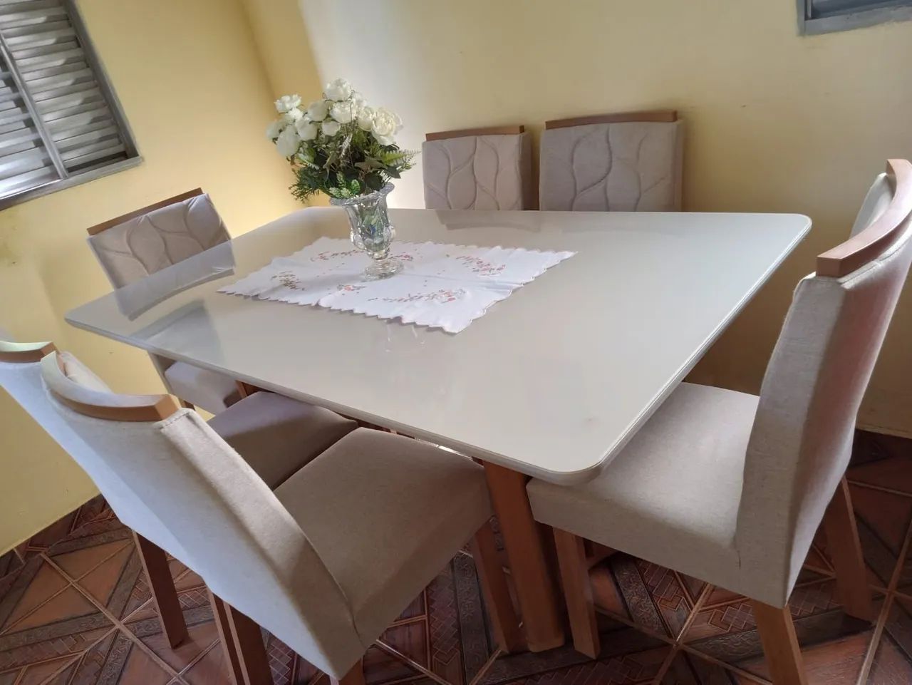 CONJUNTO DE MESA COM 6 CADEIRAS SEMI-NOVA  - Foto 2