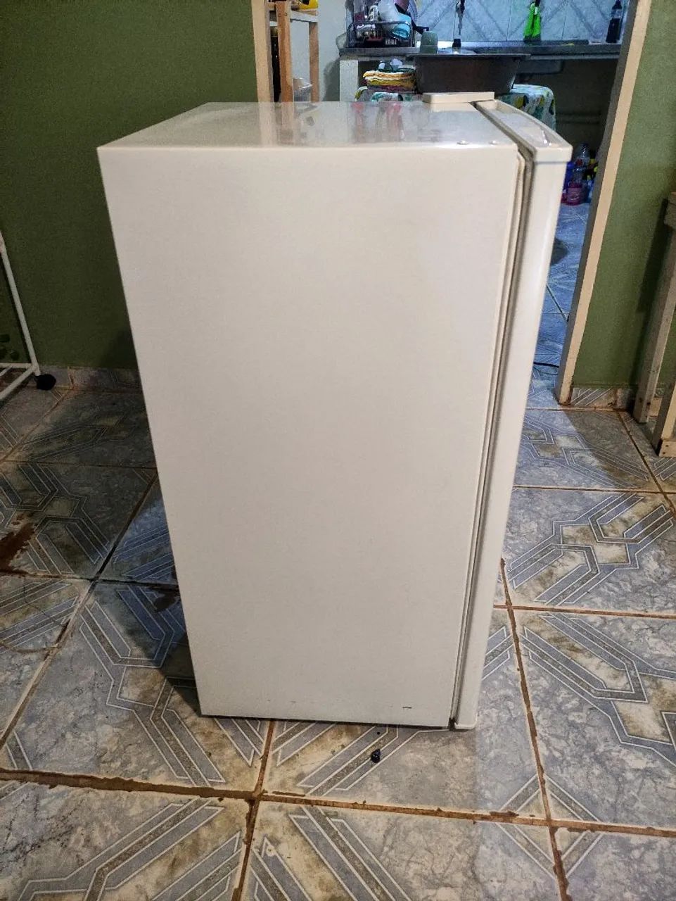 Frigobar Midea 93 Litros Branco (modelo MRC10B1) - Foto 2