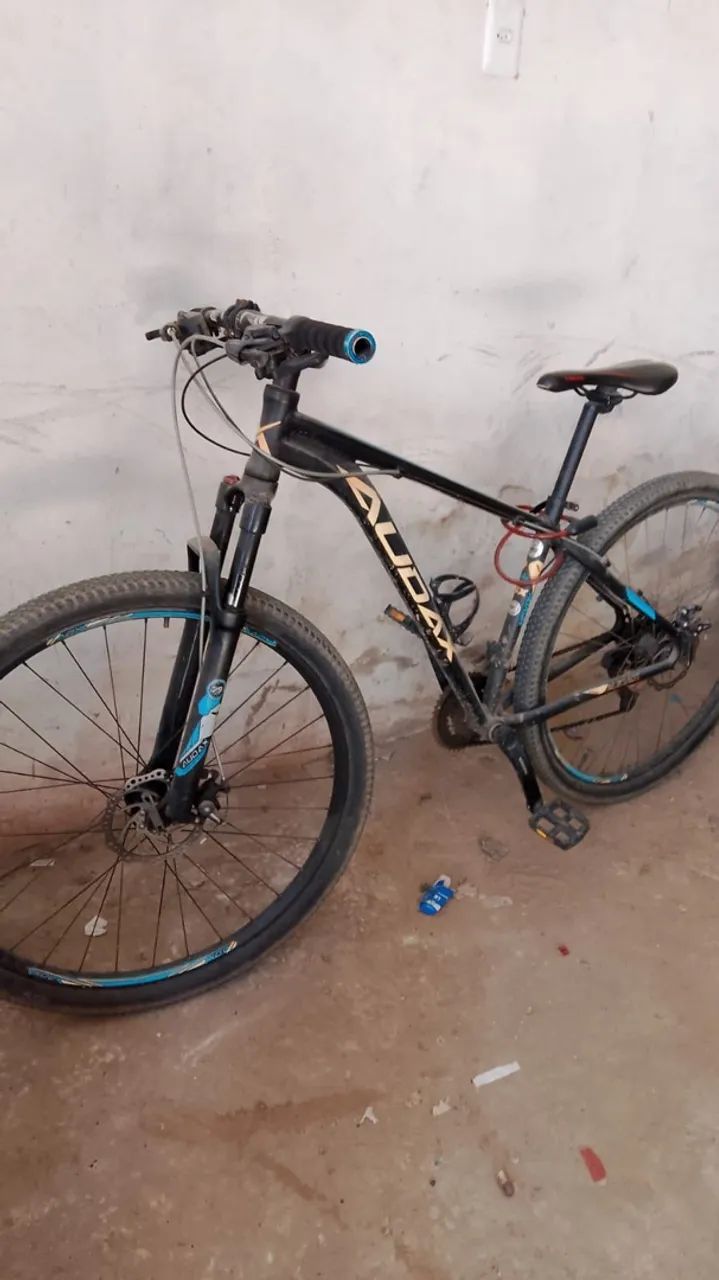 Vendo bike aro 29 bem conservada no precinho