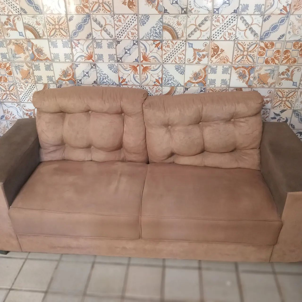 Sofá a venda  com.marcas de uso  porém conservação boa  - Foto 2