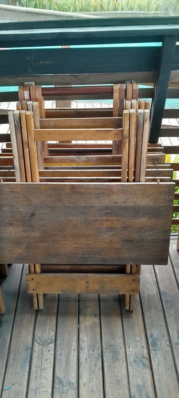 Vendo jogo de mesa abrir e fechar de madeira 