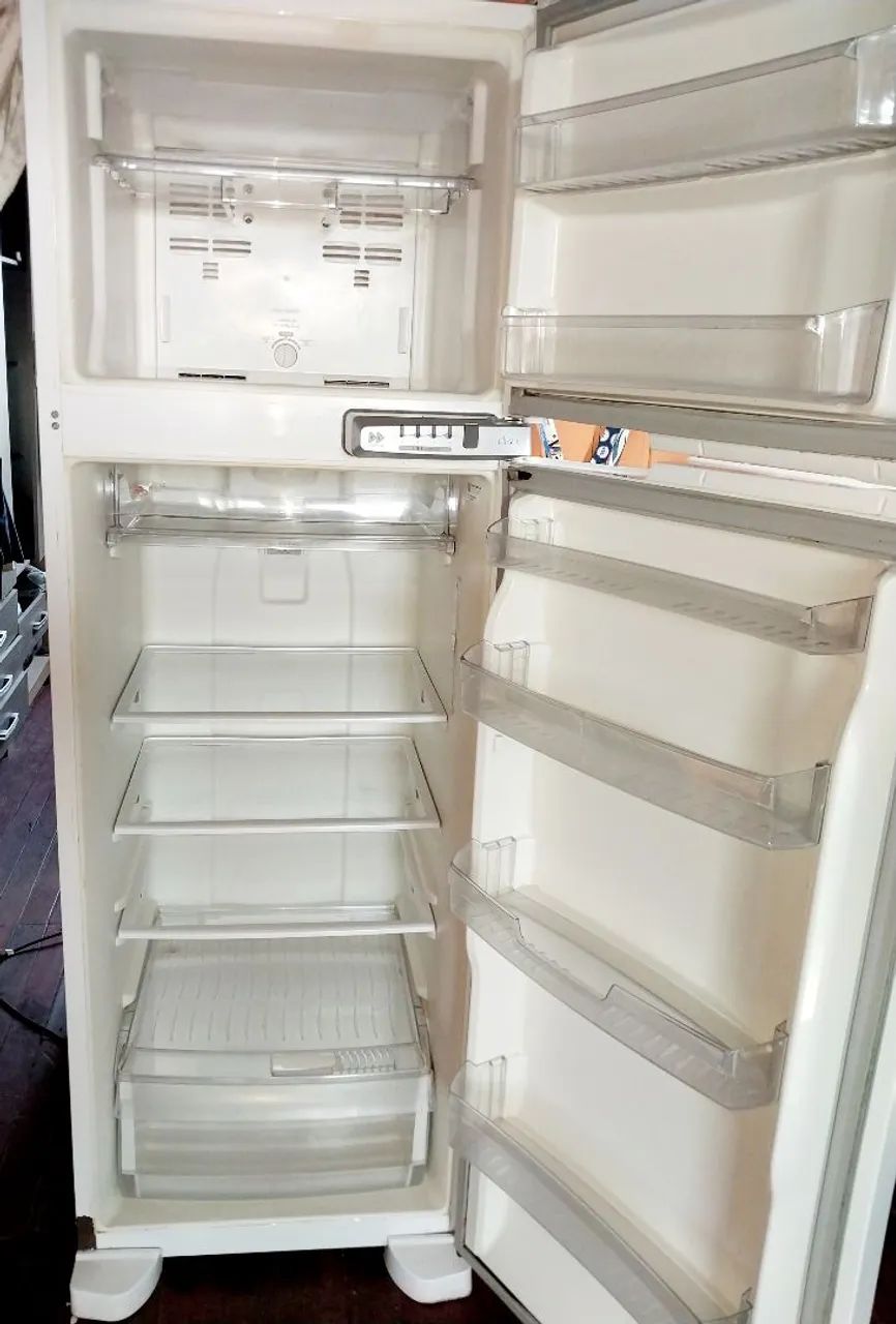 Vende-se Geladeira Brastemp com defeito. - Foto 4