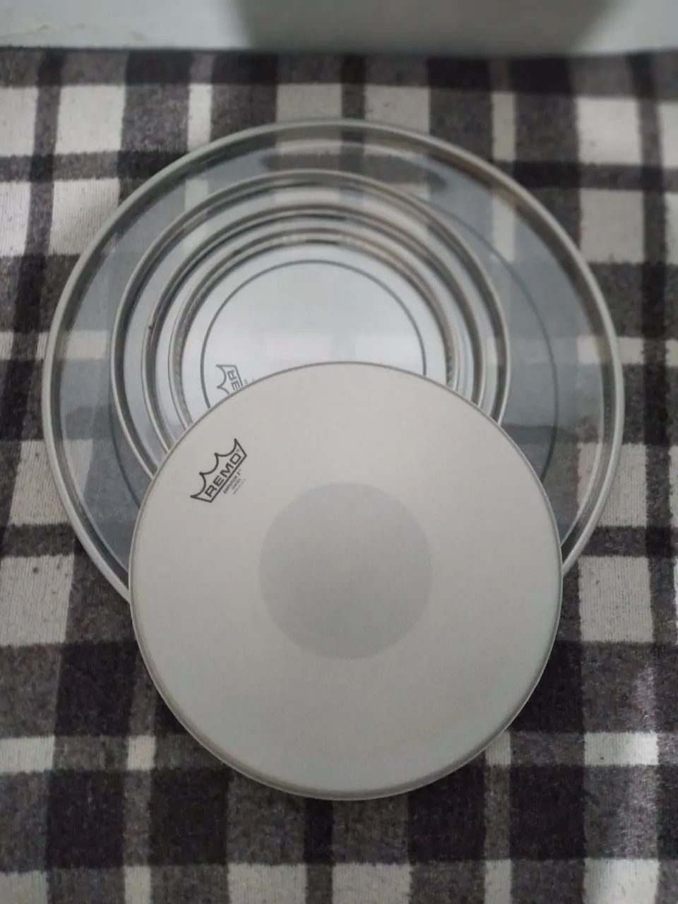 Kit peles Remo Pinstripe Made in USA 10" 12" 14" 20" + Pele Remo Emperor X 14"