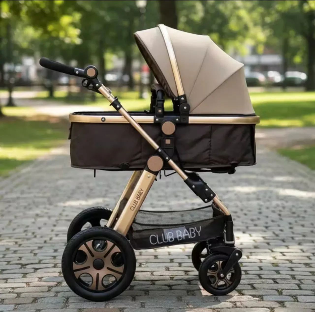 Carrinho de bebê Club Baby Marrom Dourado.  - Foto 3