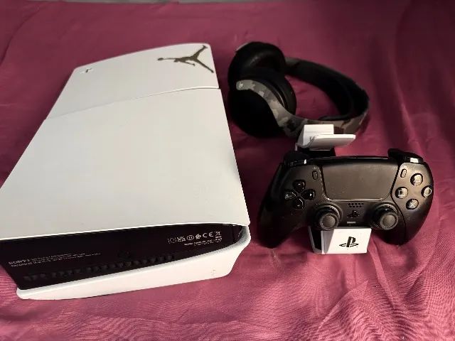 Ps5 1 TB + headset sem fio Sony Pulse 3D +  suporte de carregamento PowerA Solo