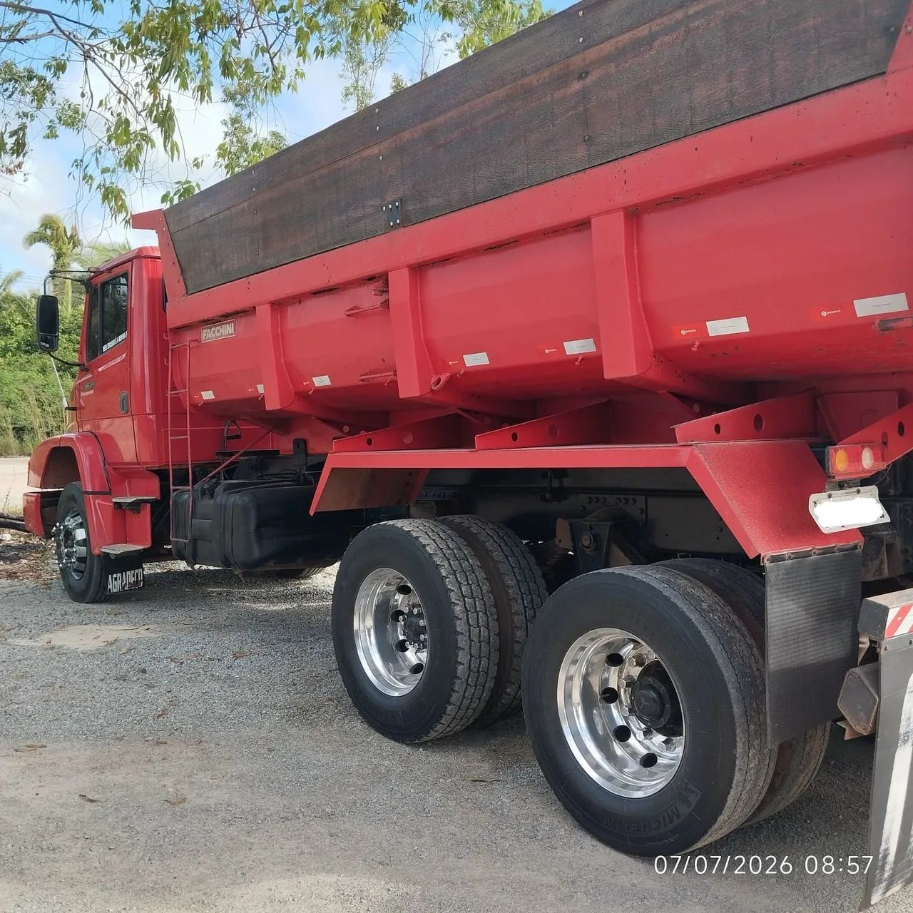 1620 ano 2011 Caçamba 
